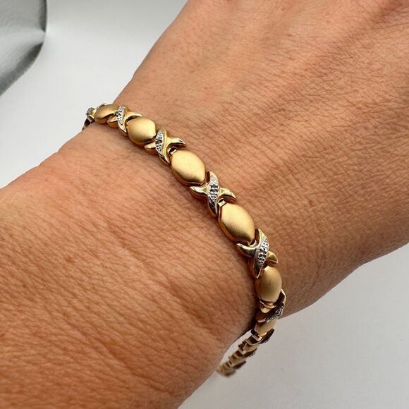 ESTATE PIECE! 14k yellow gold "XO" bracelet with diamond accents! - Picture 7 of 8